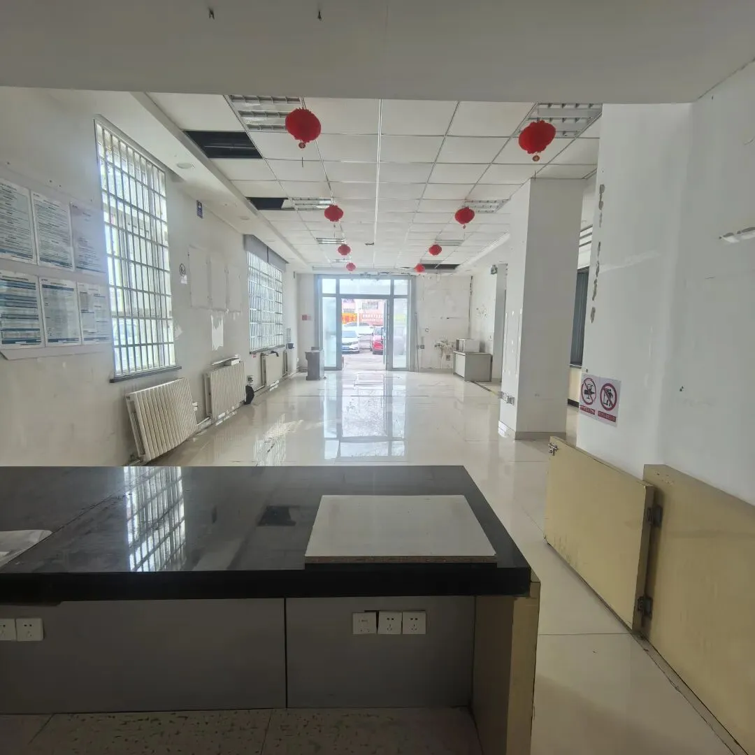 B2293——大型综合市场进出口处纯商铺直租(附近餐饮少)