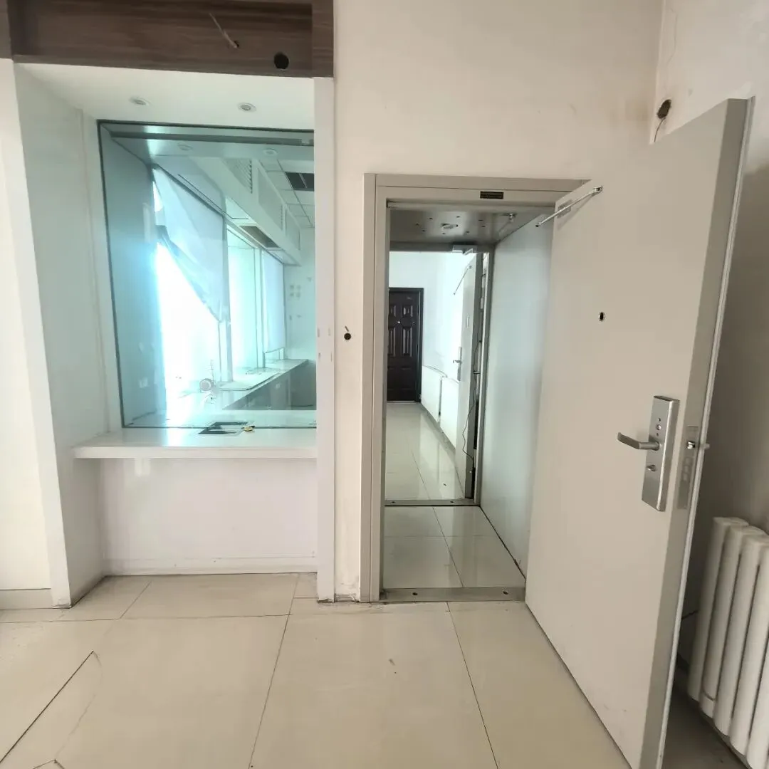 B2293——大型综合市场进出口处纯商铺直租(附近餐饮少)