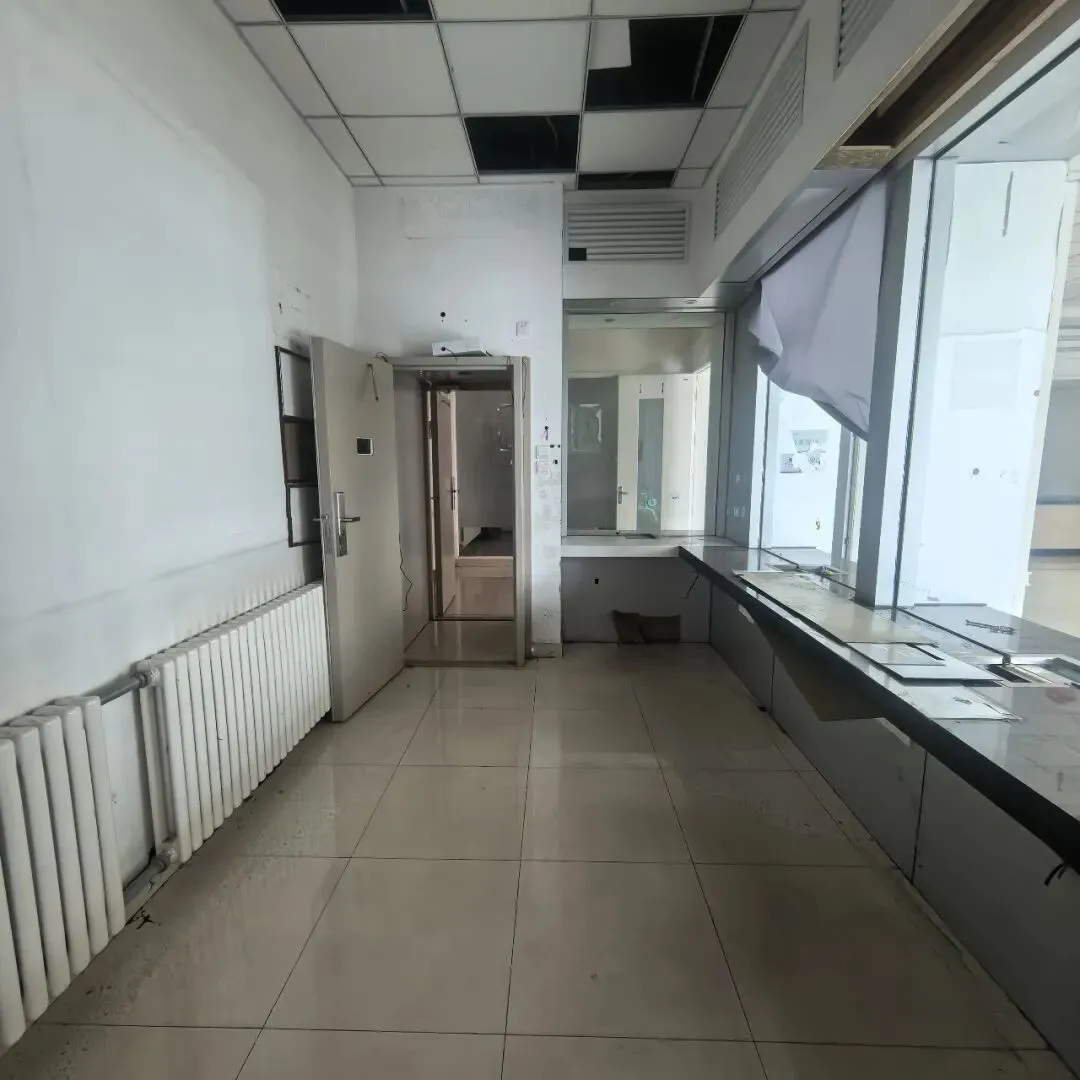 B2293——大型综合市场进出口处纯商铺直租(附近餐饮少)