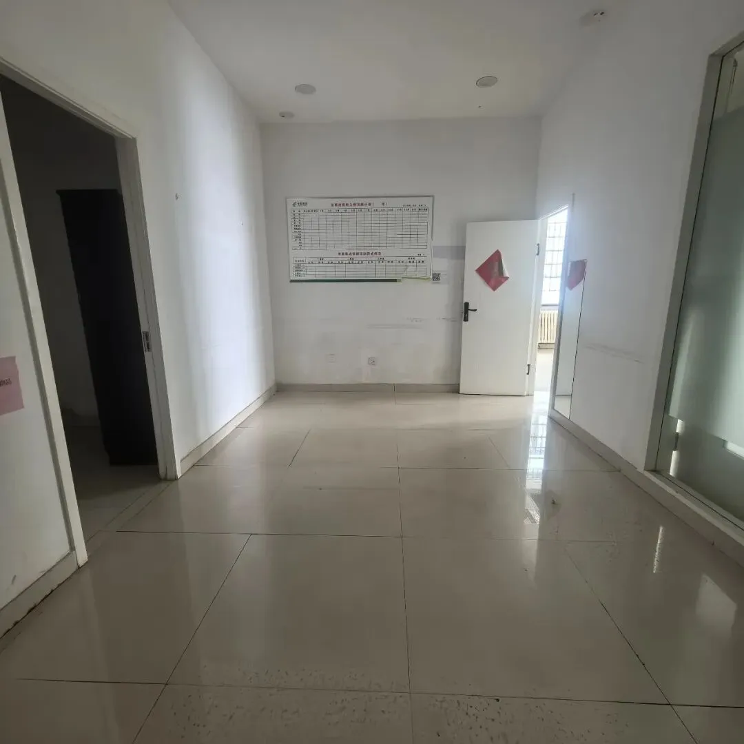 B2293——大型综合市场进出口处纯商铺直租(附近餐饮少)