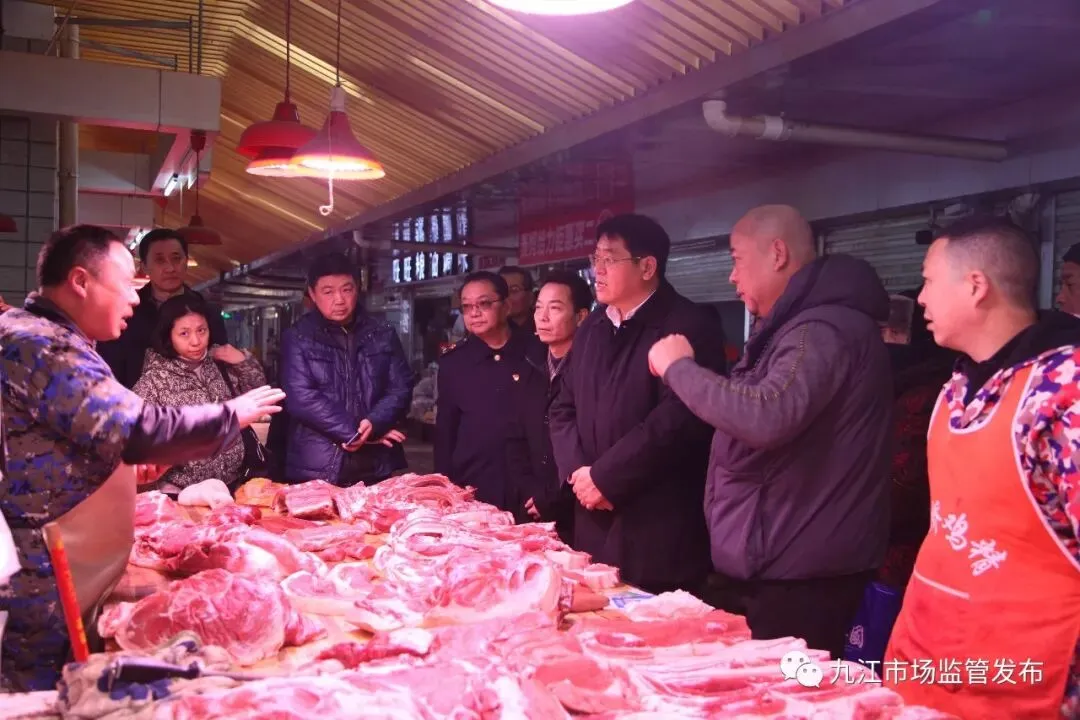 九江市委常委、副市长张新龙检查春节市场