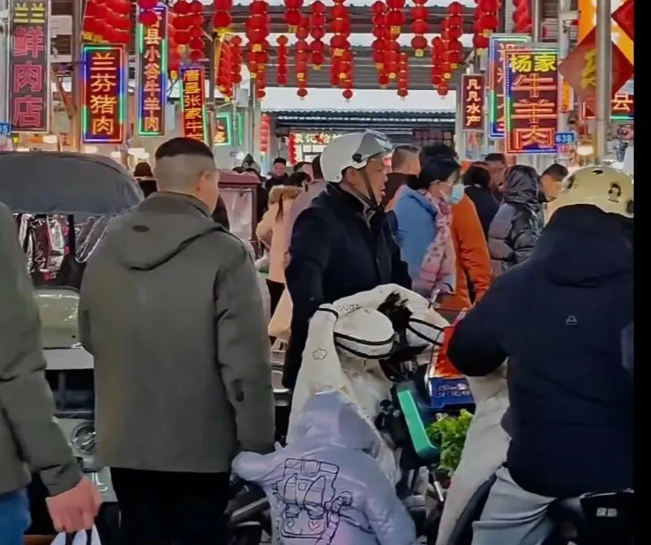 885便民中心:市场里充满了生活的烟火气