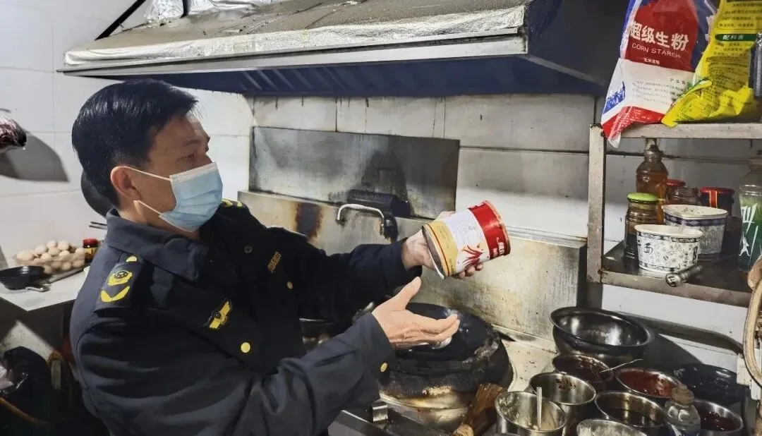 【县市区动态】通城县市场监管局开展网络餐饮“随机查餐厅”专项行动
