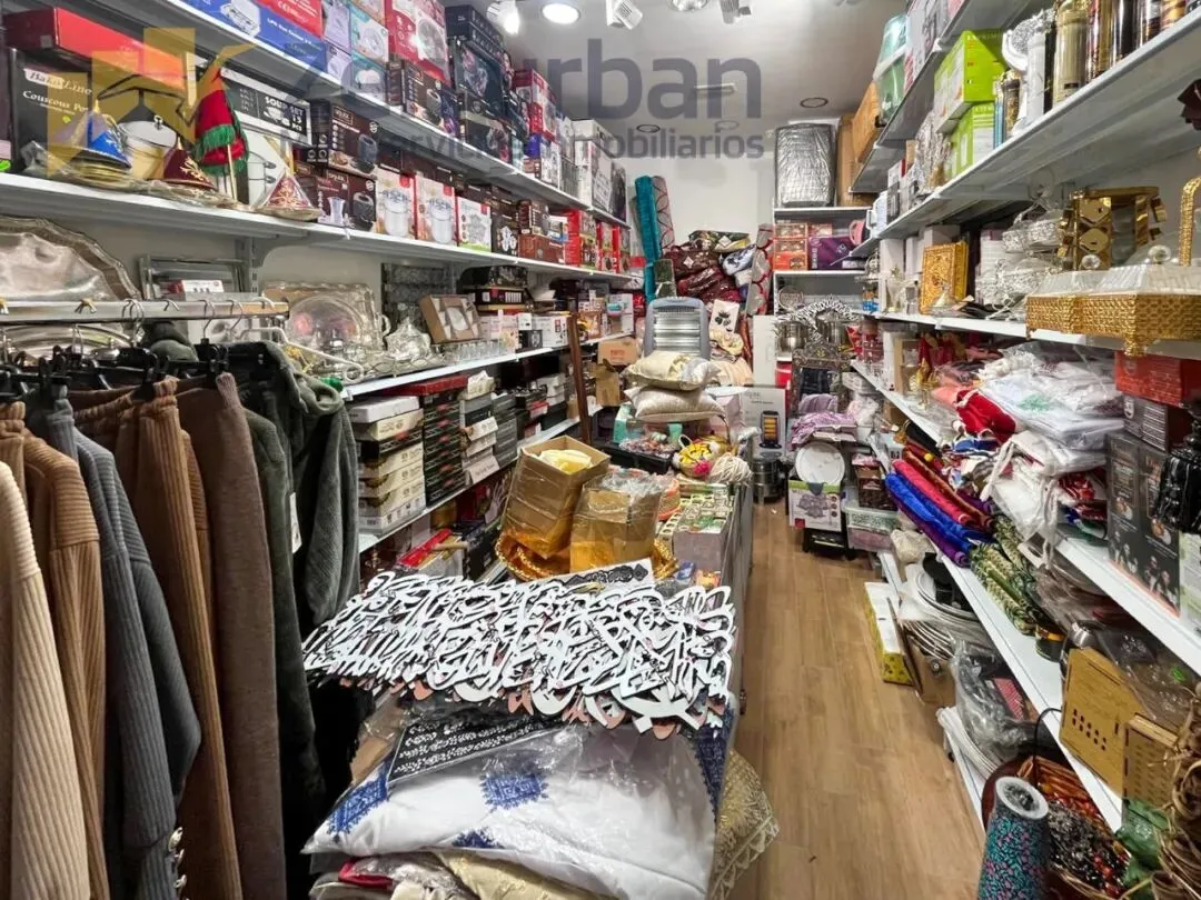 2.5万出售!Getafe步行街,市场内近门口38平local,人流稳定!近地铁站!