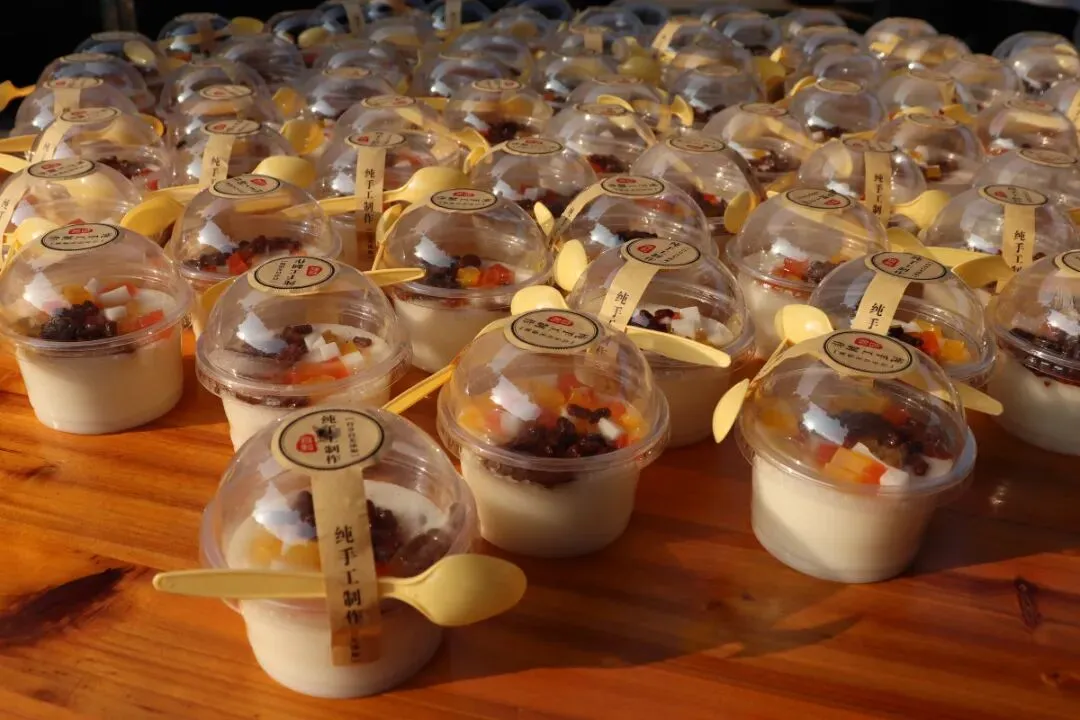 望夫中学开展第七届跳蚤市场暨学雷锋义卖活动