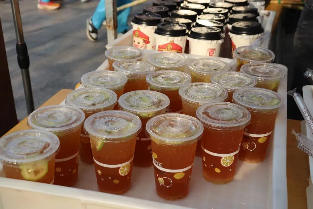 望夫中学开展第七届跳蚤市场暨学雷锋义卖活动