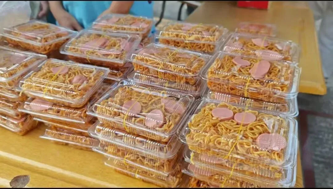 望夫中学开展第七届跳蚤市场暨学雷锋义卖活动