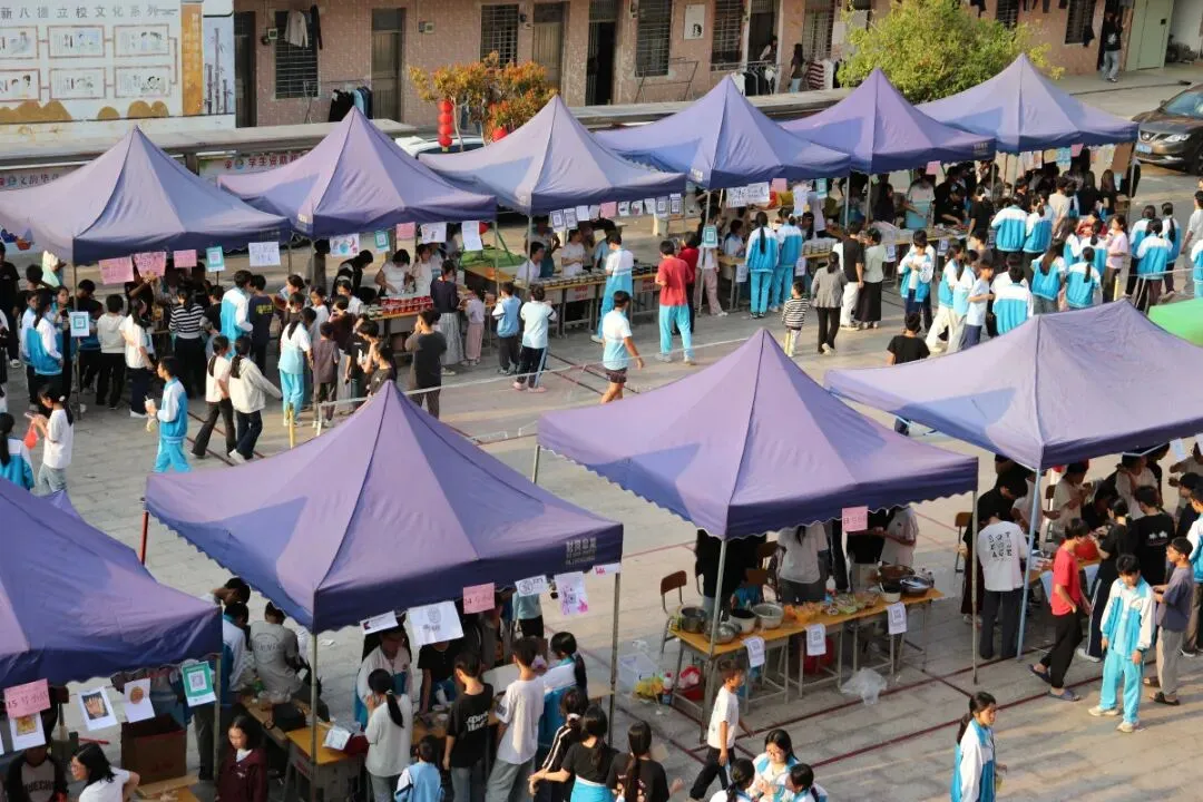 望夫中学开展第七届跳蚤市场暨学雷锋义卖活动