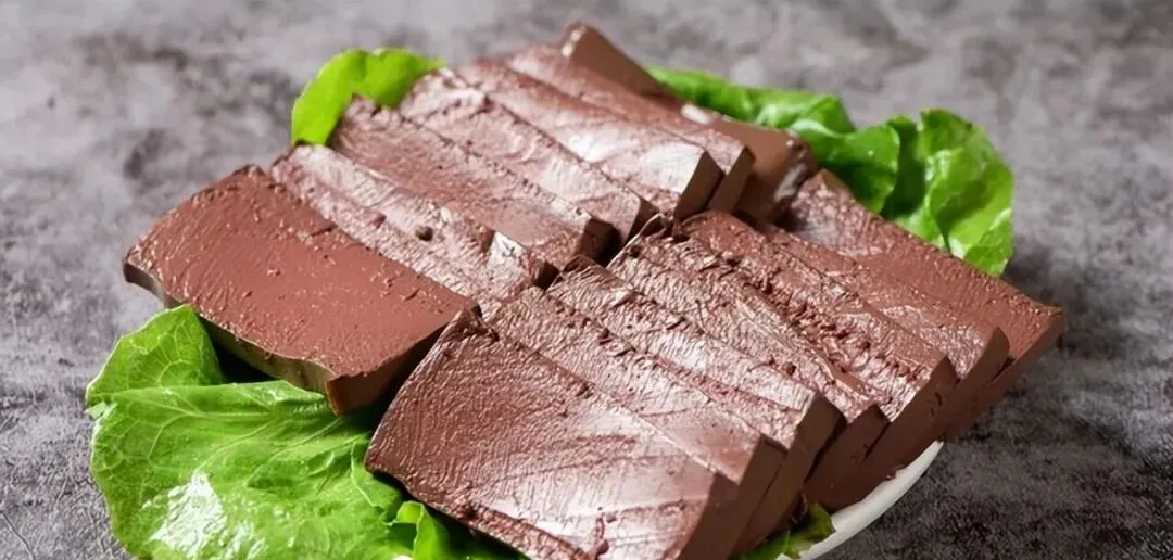 市场里卖的“猪血”,有多少是真的?假猪血是啥原料做的,这几招教你一眼识破