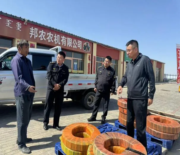 鄂托克旗市场监督管理局派驻纪检监察组组长张继飞督导检查乌兰镇农资秩序