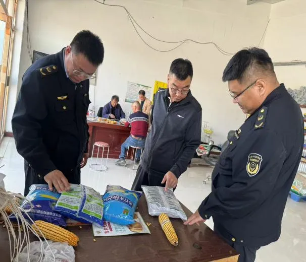 鄂托克旗市场监督管理局派驻纪检监察组组长张继飞督导检查乌兰镇农资秩序