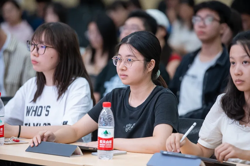 弘毅科创论坛 | 第一讲——资本市场赋能拔尖人才培养:长江证券刘元瑞在武汉大学启迪未来科创领袖