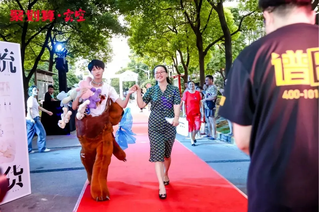 如何借热点营销打造爆款,聚划算提供了一种可能!