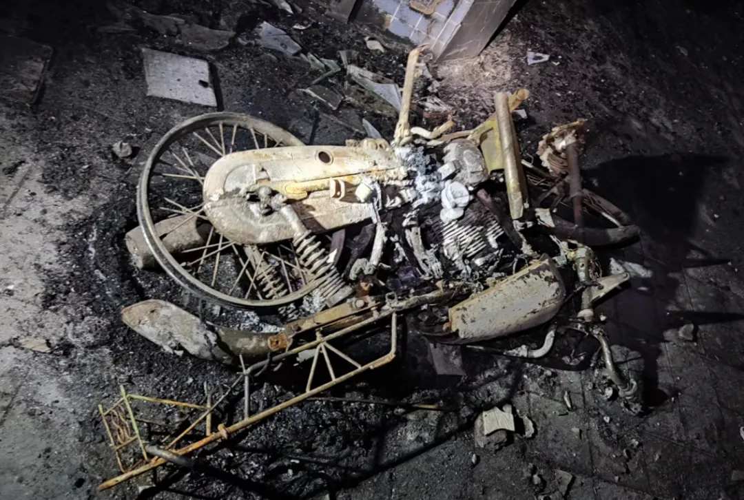 火光冲天!广州盛世市场凌晨发生大火