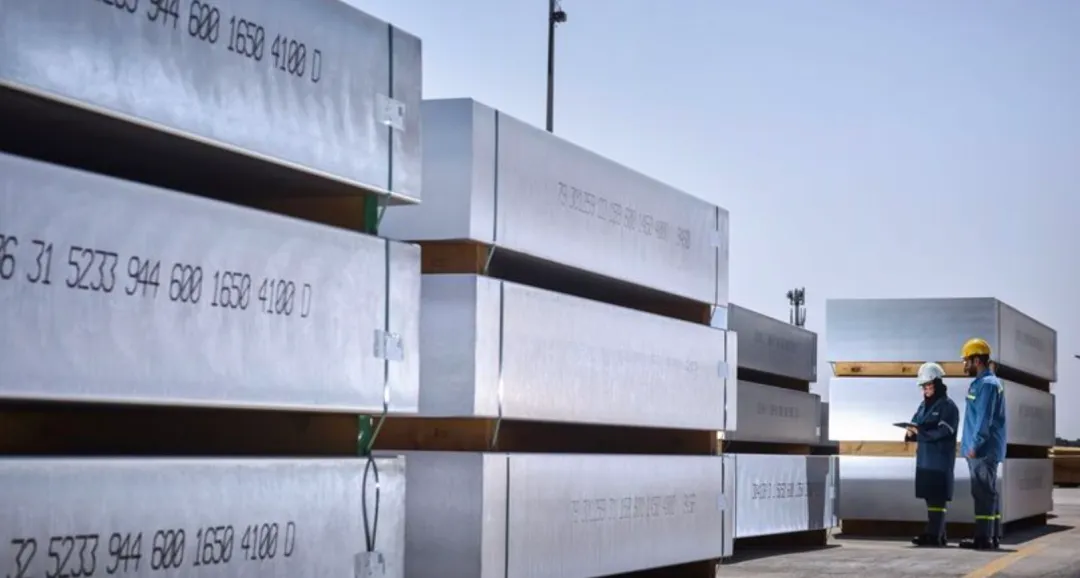 霍尔木兹海峡一关,全球铝市场先慌了:阿联酋巨头紧急改道阿曼出口