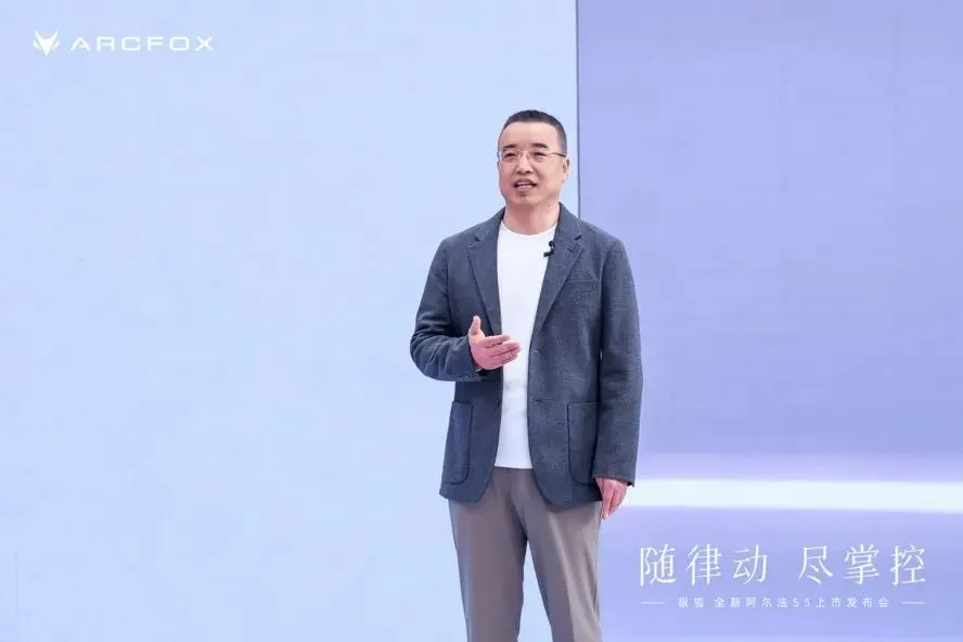 9.98万起掀市场风暴 极狐阿尔法S5以全维爽感重新定义中型轿车标杆