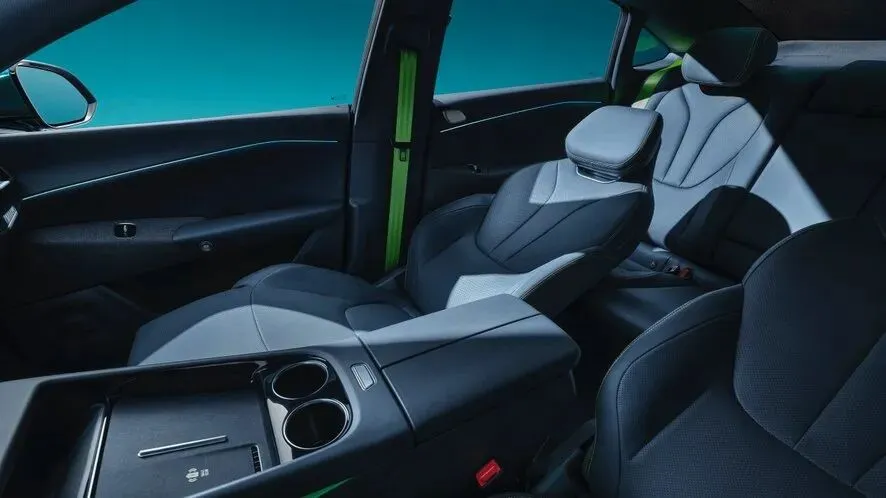 9.98万起掀市场风暴 极狐阿尔法S5以全维爽感重新定义中型轿车标杆