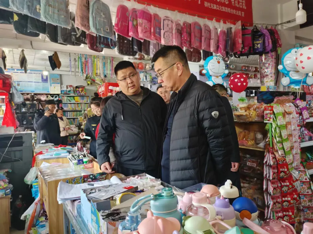 鄂托克旗市场监督管理局派驻纪检监察组组长张继飞督导检查牛肉干及校园周边食品安全工作