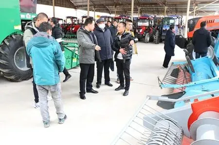 调研农机市场 确保春耕生产