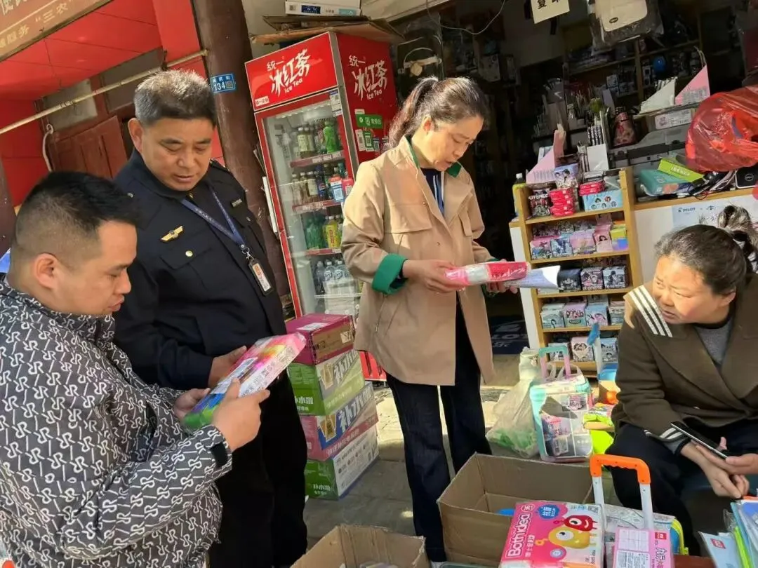 守护“童”心 | 筑牢安全防线 温江区市场监管局扎实开展网红玩具专项整治