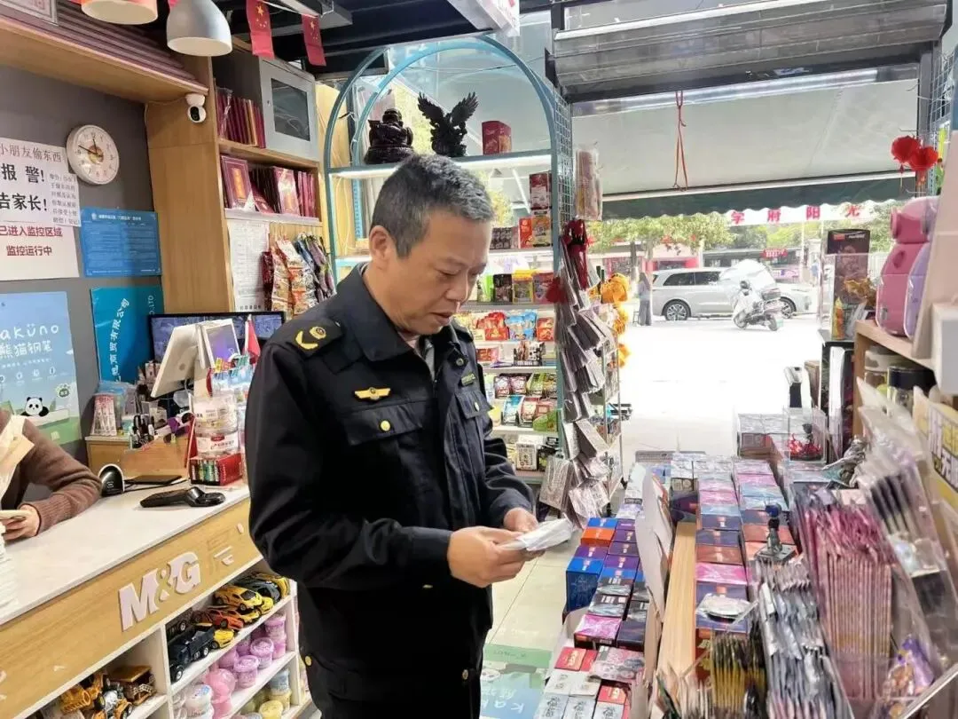守护“童”心 | 筑牢安全防线 温江区市场监管局扎实开展网红玩具专项整治