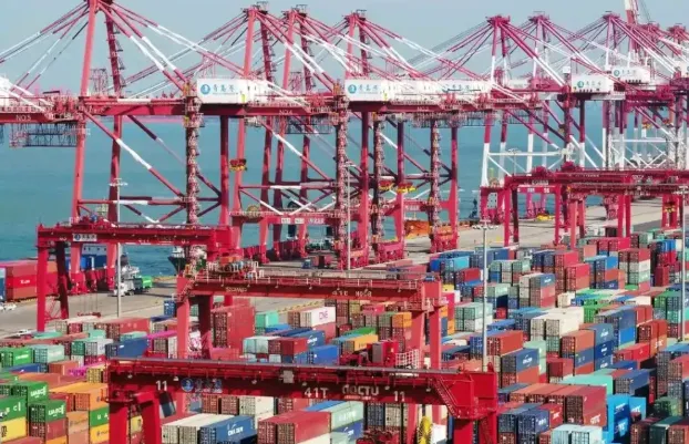 万亿顺差如何映照“下沉市场”:无人工厂的冰冷背后,是消费疲软的温床