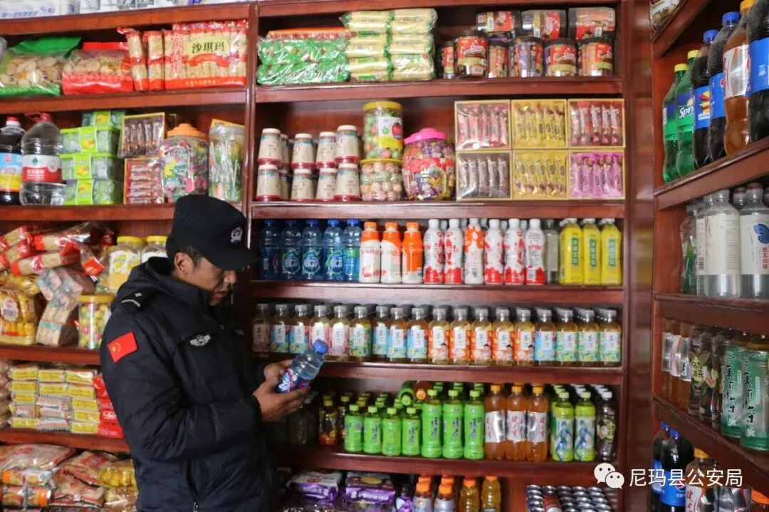 羌塘、尼狮警务站联合市场监督管理局对辖区内食品安全大检查