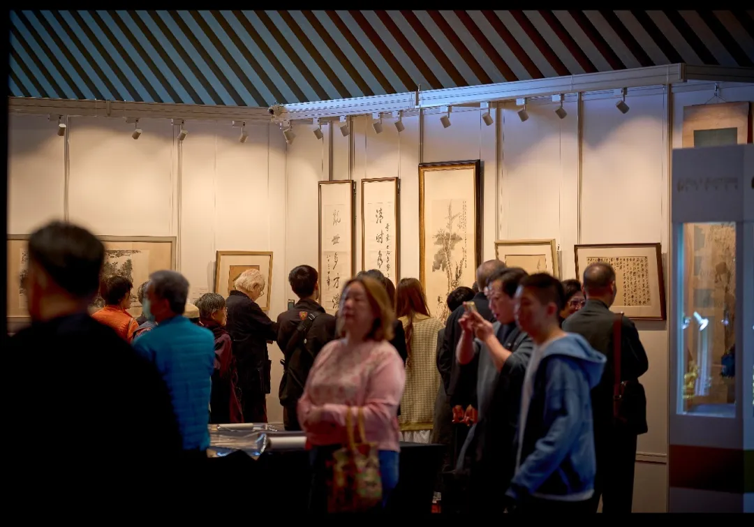 026拍卖市场彻底炸了!港澳狂飙:买家挤爆场,好藏品一房难求