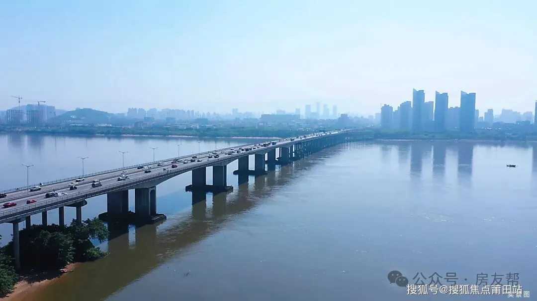 福州滨江左岸-官方线上展厅-营销中心竭诚接待-2026开年特惠-户型图册-楼盘详情页-容积率