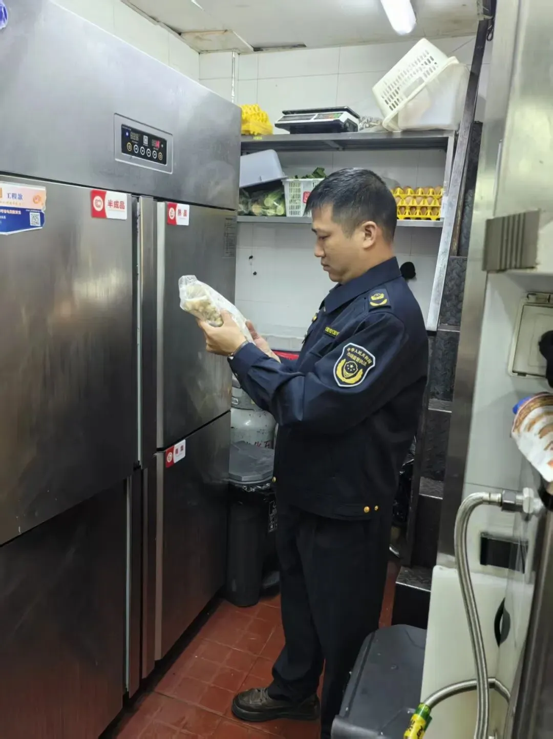 鼓楼区市场监督管理局聚焦“合、源、严”三字诀,筑牢网络餐饮食品安全屏障