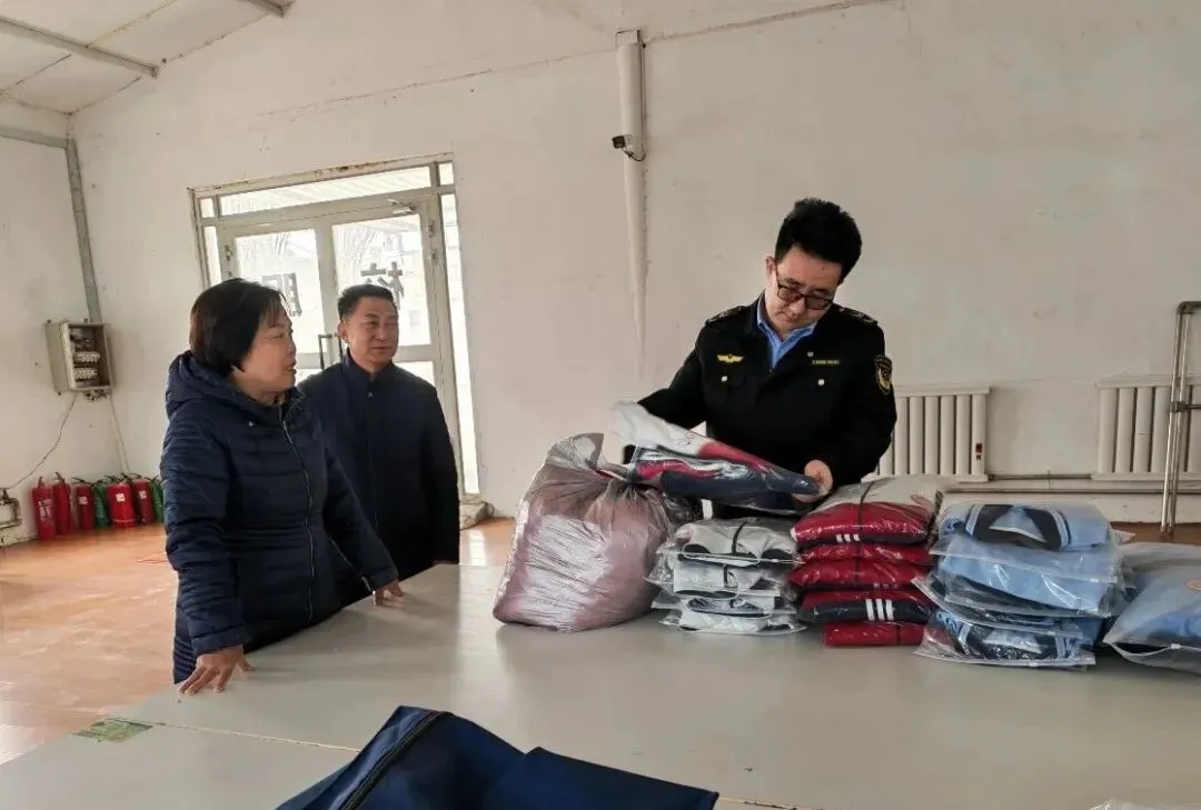 地区市场监管局开展学生校服生产企业质量帮扶活动