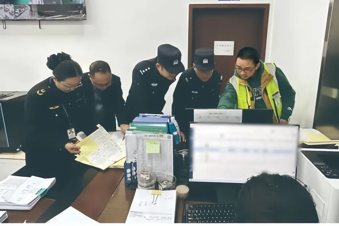 黔江公安联合市场监管部门开展校园食品安全专项检查