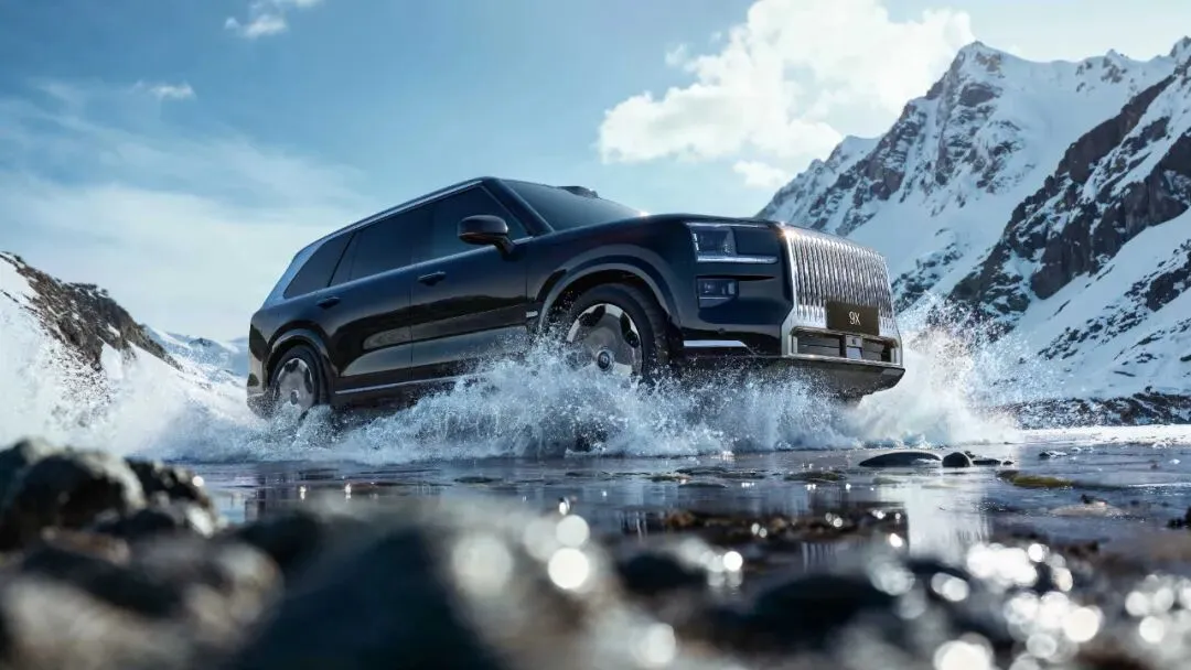 极氪8X,“热”了浦江,“火”了市场