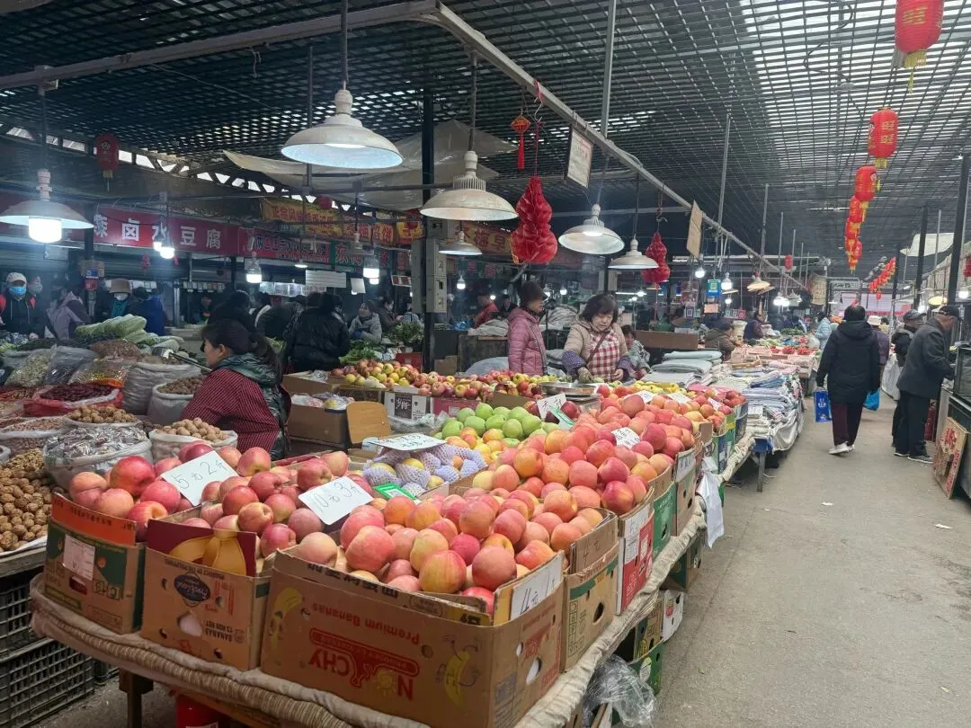 逛到一处“低调”但超热闹的农贸市场,只有附近居民知道