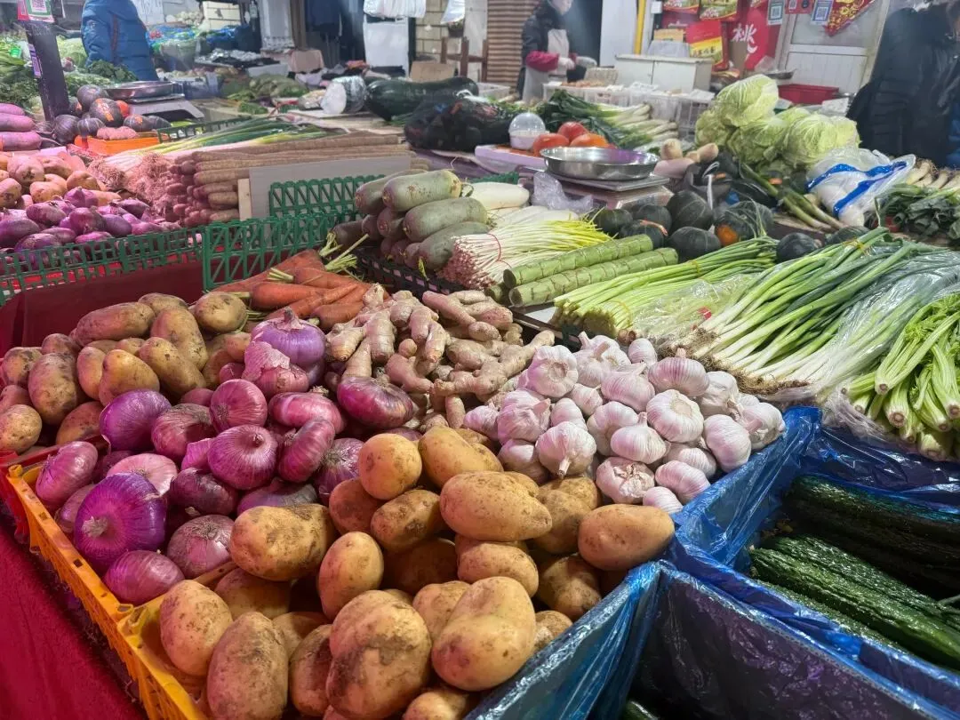 逛到一处“低调”但超热闹的农贸市场,只有附近居民知道