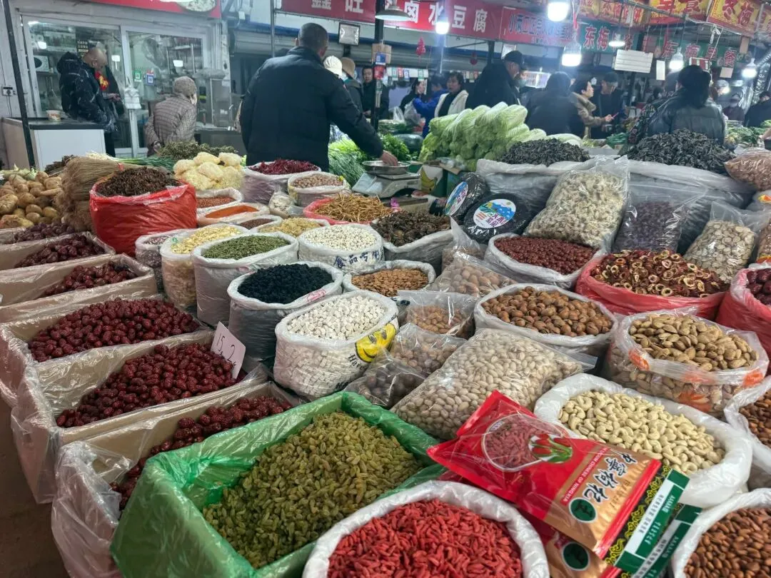 逛到一处“低调”但超热闹的农贸市场,只有附近居民知道