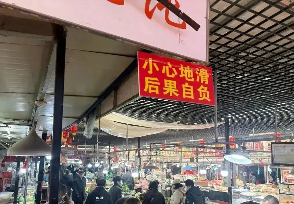 逛到一处“低调”但超热闹的农贸市场,只有附近居民知道