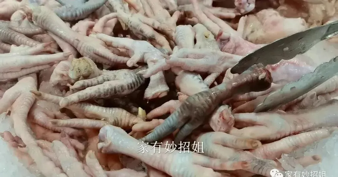 1只鸡才2个鸡爪,为何市场上的鸡爪低价销售还不断货?看完才知道