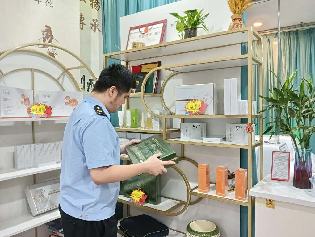 琼中县市场监管局开展“3·15”晚会曝光问题专项排查整治行动