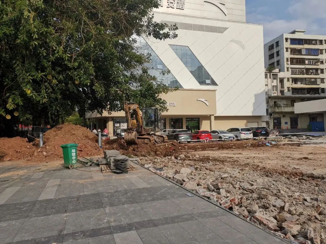滨江首府旧营销中心已拆除,体育场火热建设中,茂名体育中心将大变身!
