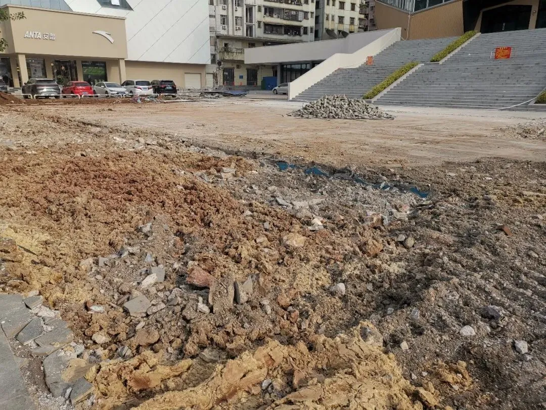 滨江首府旧营销中心已拆除,体育场火热建设中,茂名体育中心将大变身!