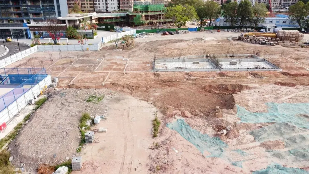 滨江首府旧营销中心已拆除,体育场火热建设中,茂名体育中心将大变身!