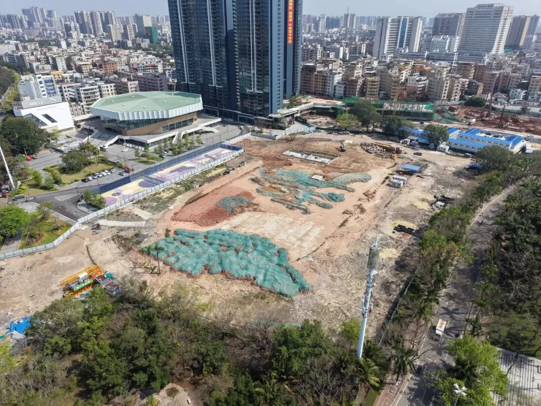 滨江首府旧营销中心已拆除,体育场火热建设中,茂名体育中心将大变身!