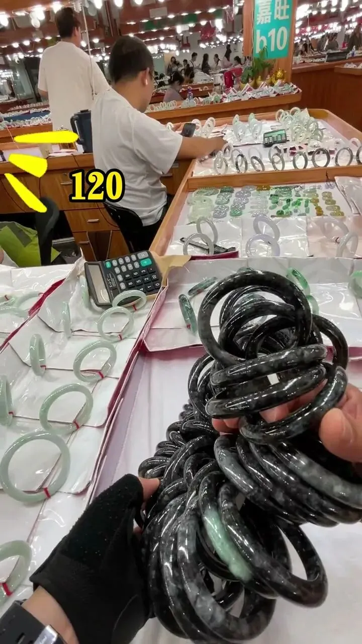 三百块在源头市场能淘到啥翡翠?