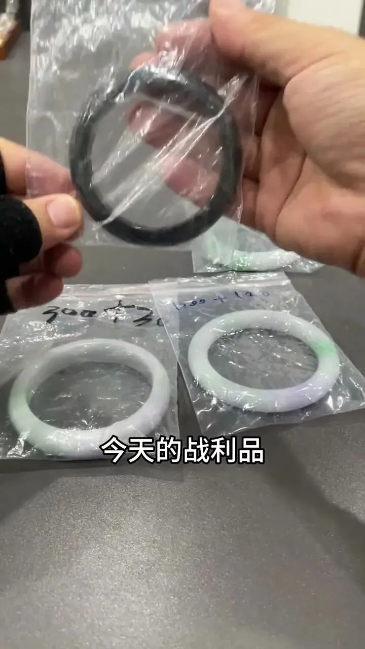 三百块在源头市场能淘到啥翡翠?