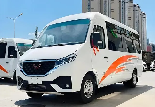 五菱杀入房车市场!11.9万配2.4T柴油+6AT,长近6米,自带大床房