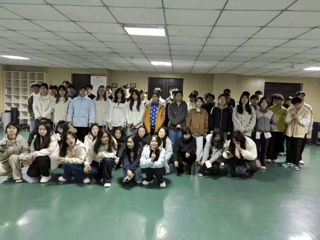 2025级计算机科学与技术1班成功举办“凝心聚力·共赴新程”主题团体辅导活动