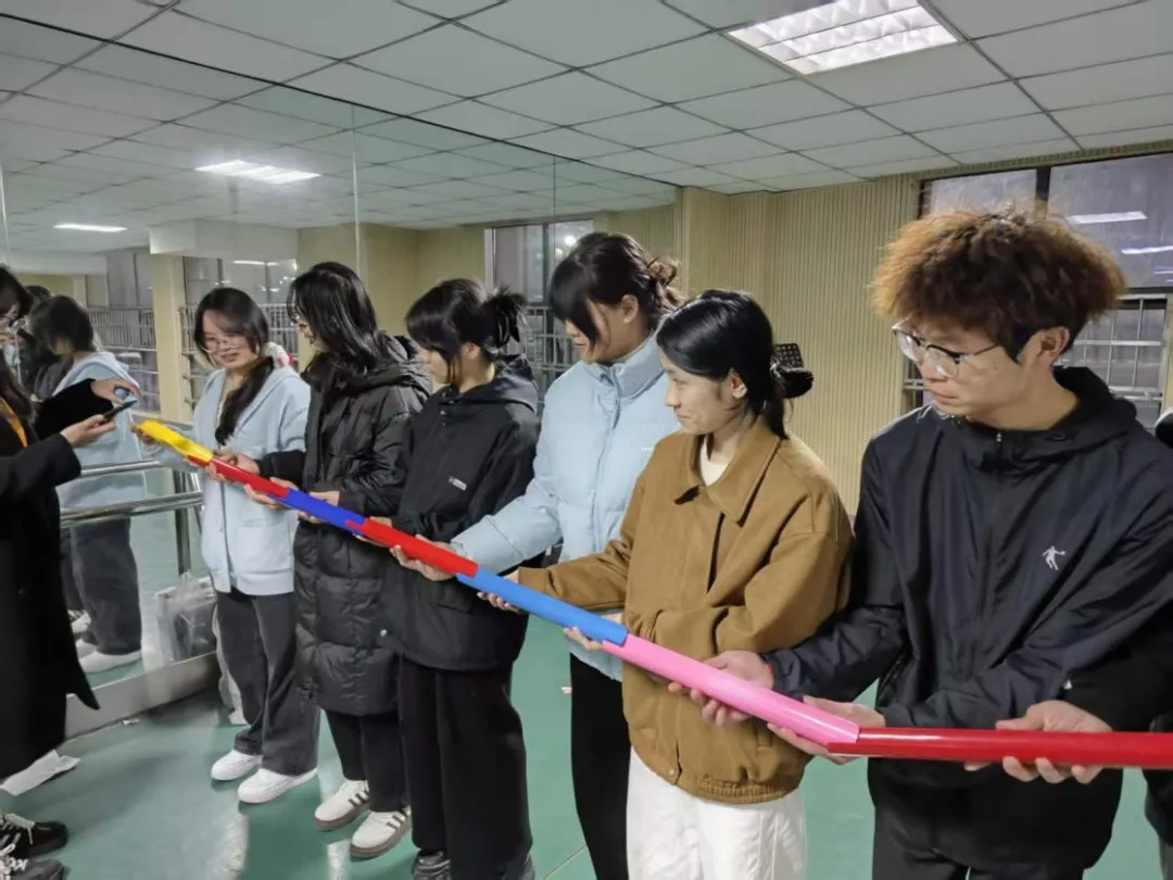 2025级计算机科学与技术1班成功举办“凝心聚力·共赴新程”主题团体辅导活动