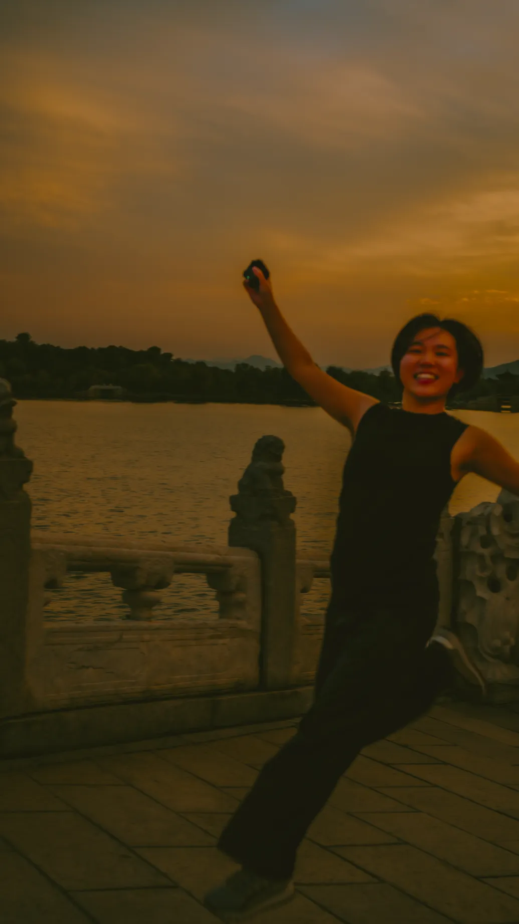 营销东亚特色纺织工艺的4个品牌 : Sophie Hong台北香云纱,Suzusan日本绞染 ,Slowmaking多伦多苗族蜡染,Tibet Home纽约藏族工艺