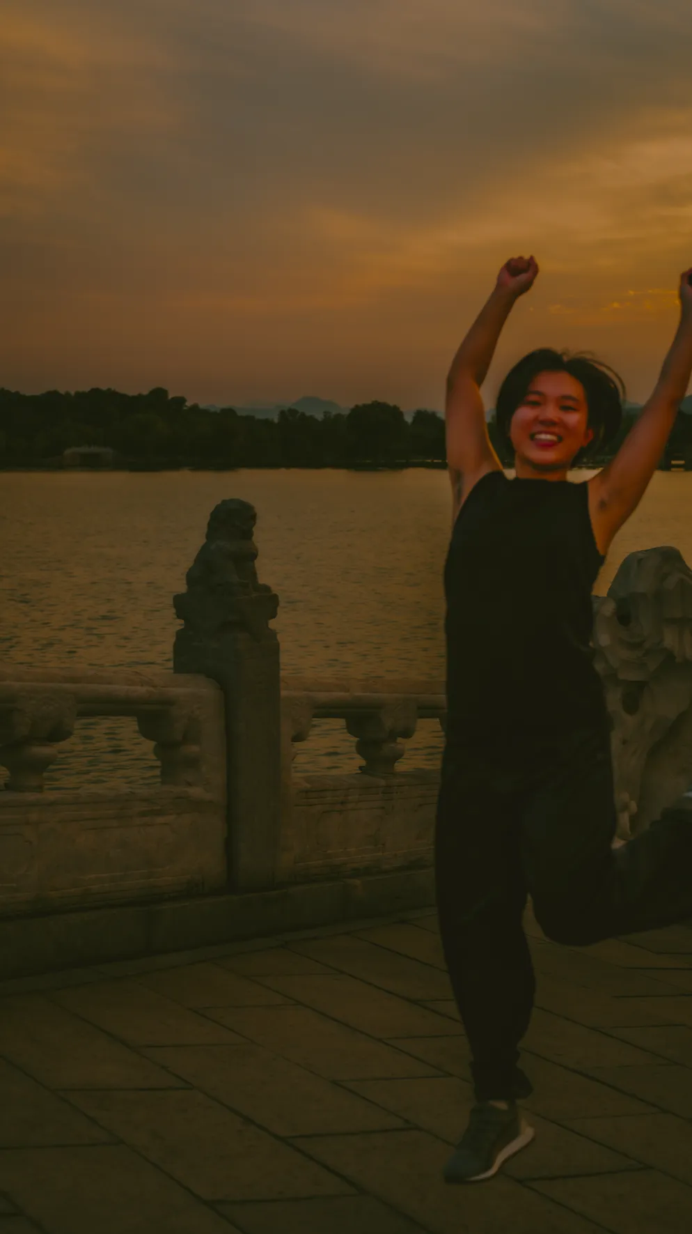 营销东亚特色纺织工艺的4个品牌 : Sophie Hong台北香云纱,Suzusan日本绞染 ,Slowmaking多伦多苗族蜡染,Tibet Home纽约藏族工艺